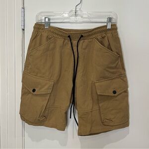 Men’s tan cotton shorts with cargo pockets